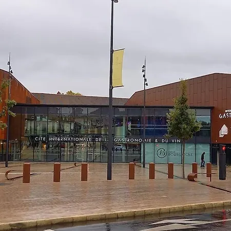 Le Transvaal : A Deux Pas Du Centre.