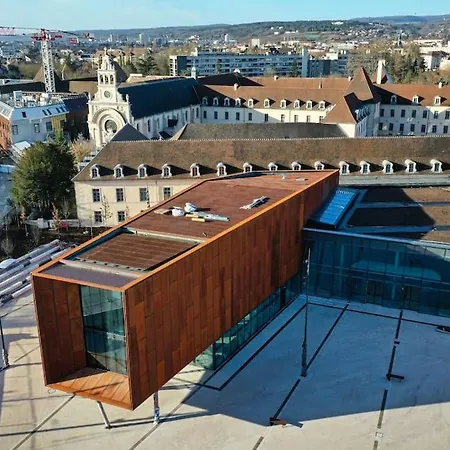 Le Transvaal : A Deux Pas Du Centre. *